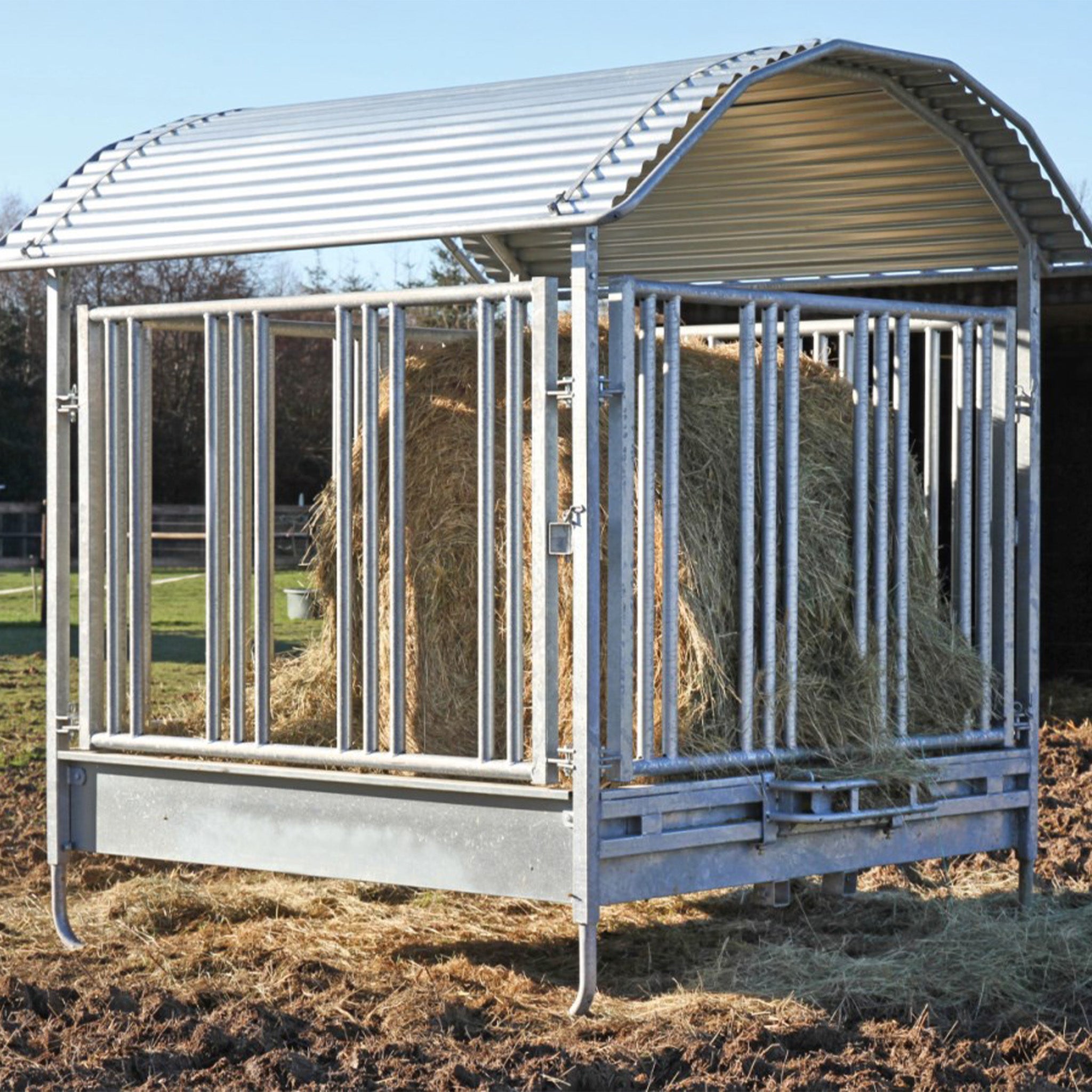 Pferdeviereckfutterraufe 2x2m mit Sicherheitsfressgittern